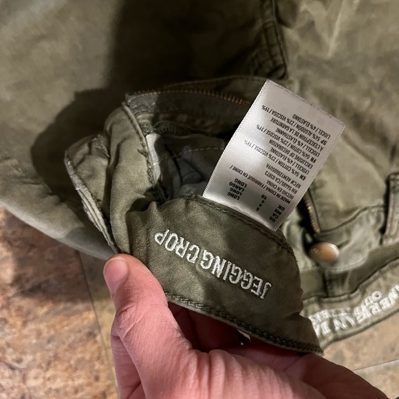 Green AE Jegging Crop Pants - Picture 3 of 3